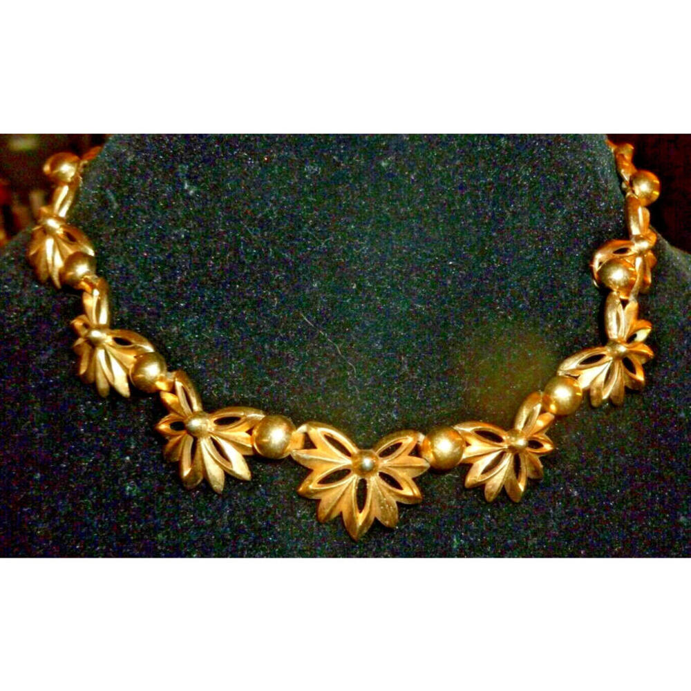 Vintage Gold Tone 14" Choker Necklace Flowers Chain